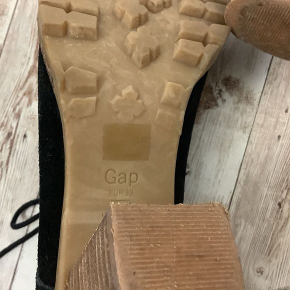 GAP black lace up suede booties - Picture 6 of 10